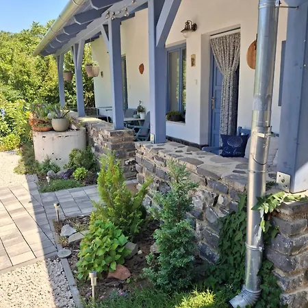 Kekbazalt Vendeghaz Guest house