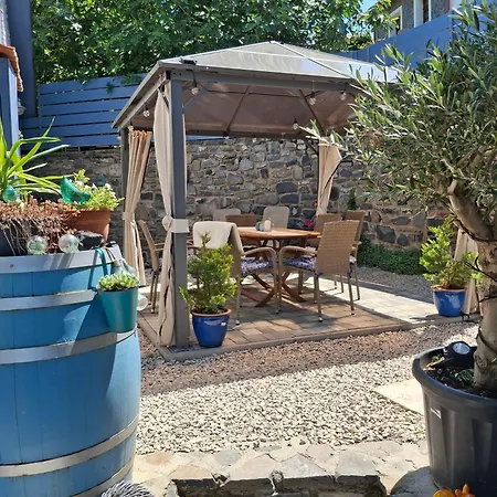 Kekbazalt Vendeghaz *