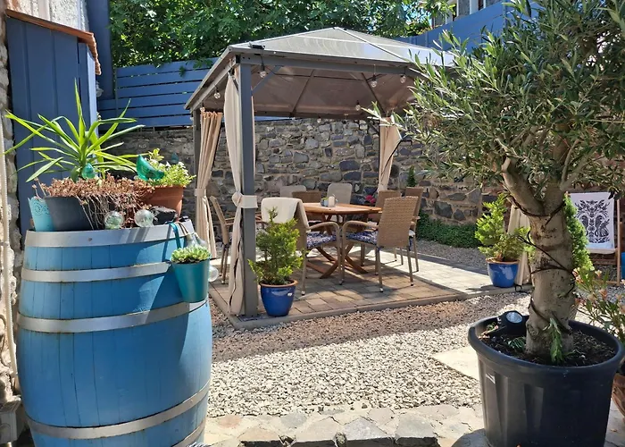 Kekbazalt Vendeghaz *